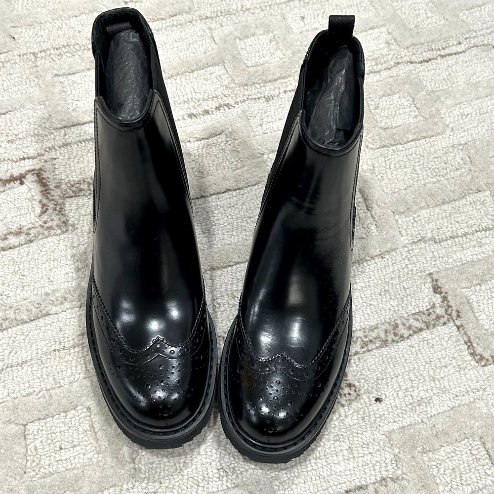 NIB Authentic Prada Lightweight Calzature Donna Leather Chelsea Boots Black 35